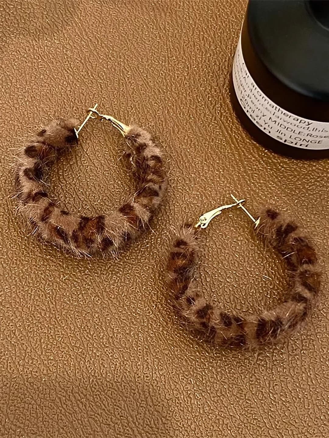 Yumshoq leopard rang quloq halqasi