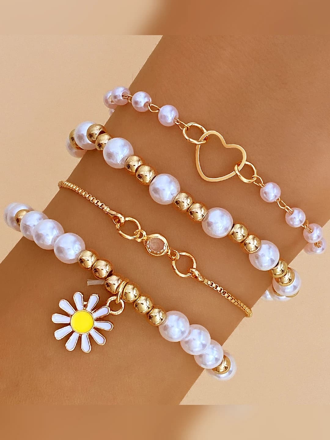 Women's multi-layer bracelet set with geometric daisy and pearl heart design