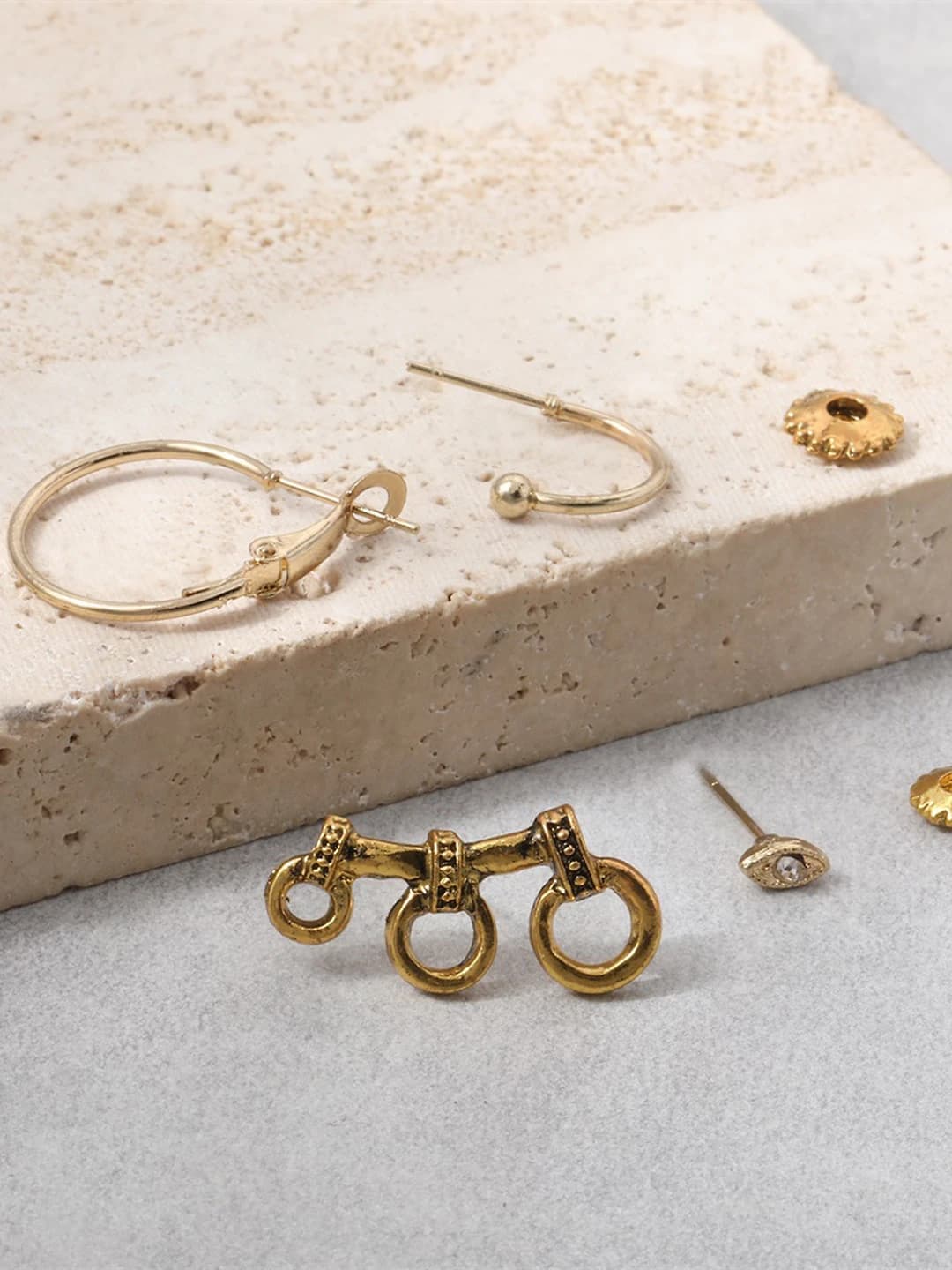 Women's 4-piece retro set of antique gold stud earrings