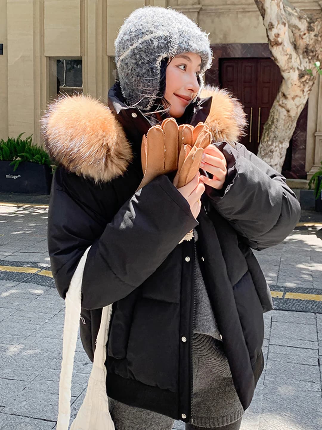 Women's winter padded jacket with down-alternative fill, loose fit, long sleeve, zip, solid colour, cropped
