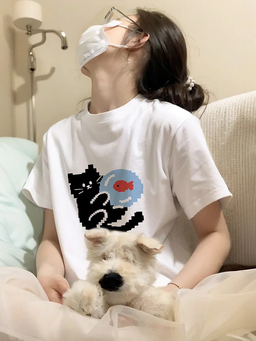 Mushuk va kichik baliq - Oq