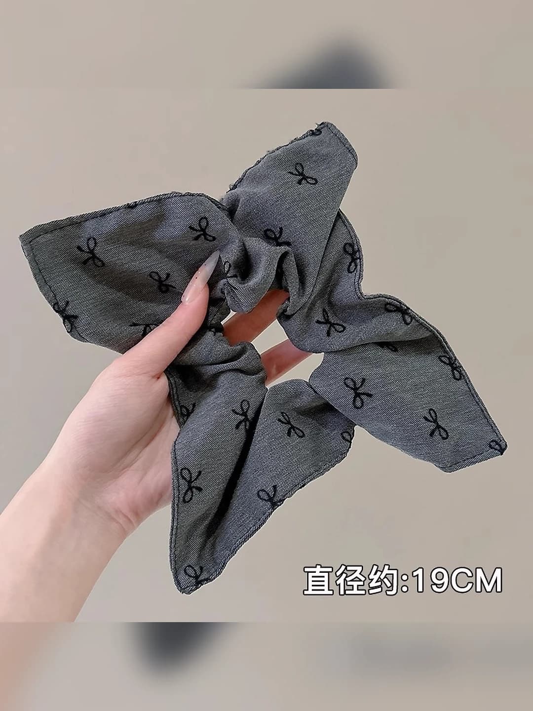 18# Grey ribbon and square