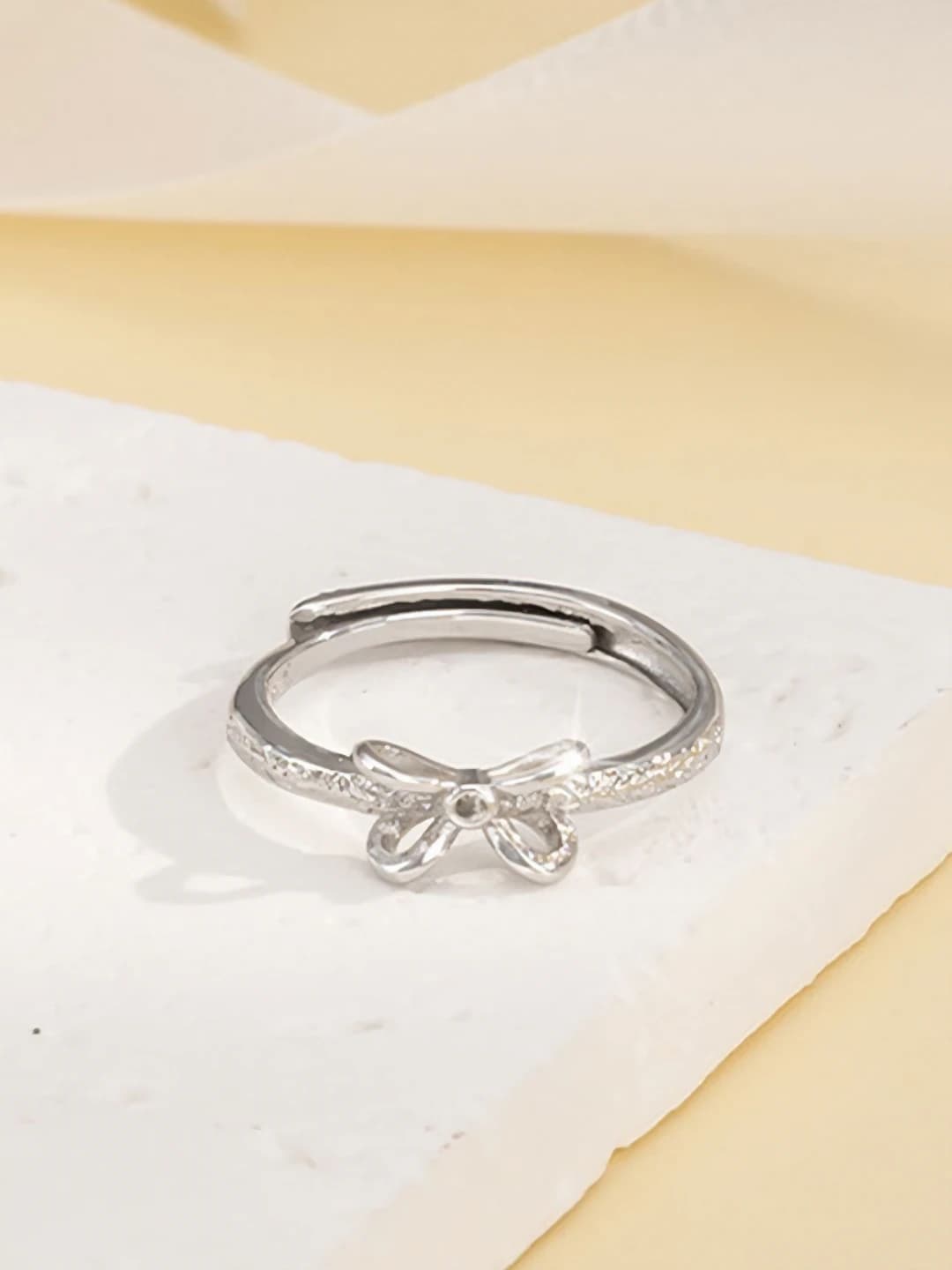 Women's bow ring