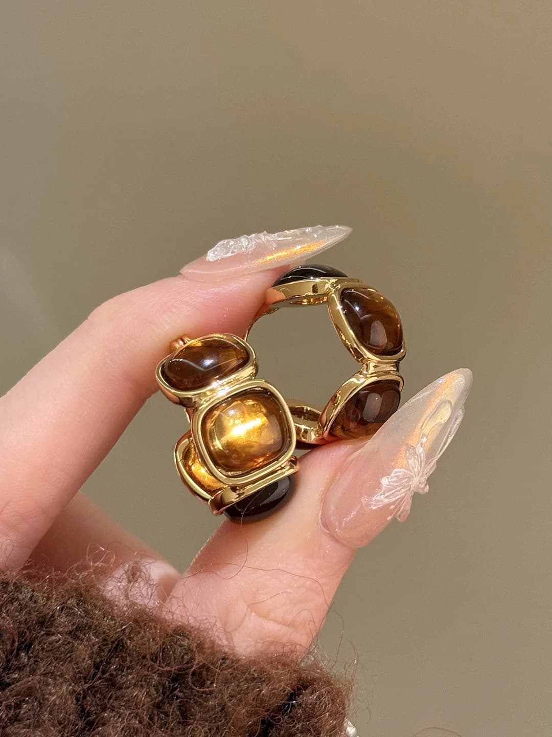 Women's retro tiger eye gold-rimmed stud earrings for autumn-winter