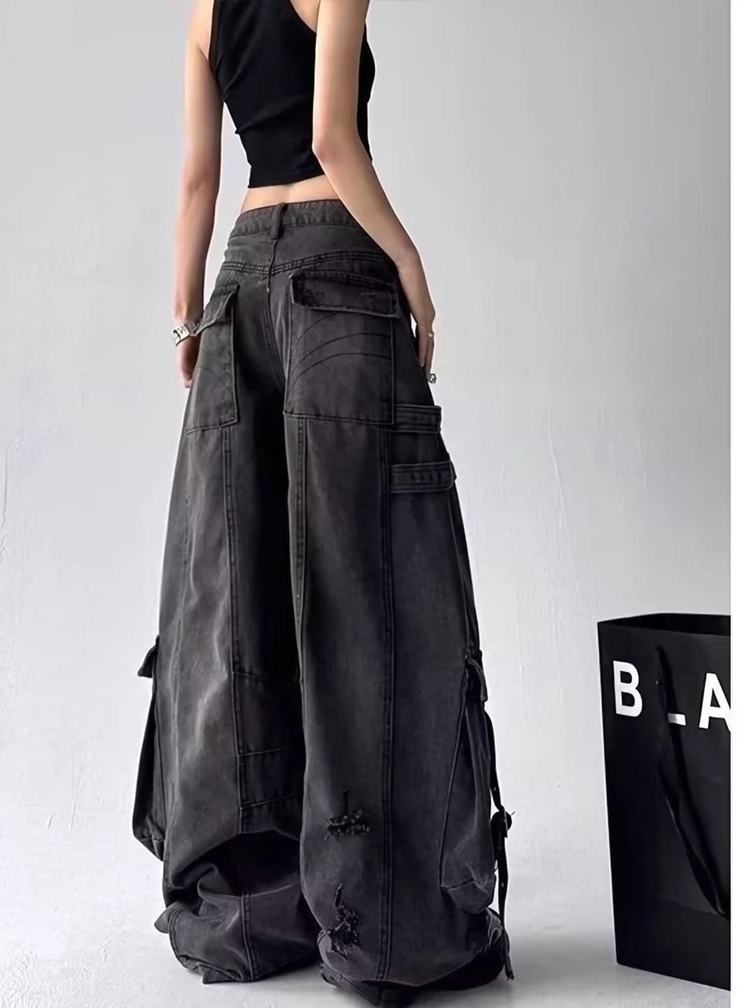 Ayollar uchun yozgi retro ko'k jinsi shim, keng va klesh kesim, ko'p jibli, baland bel, bo'sh (oversize) fit, elastik, dazmol talab qilmaydi