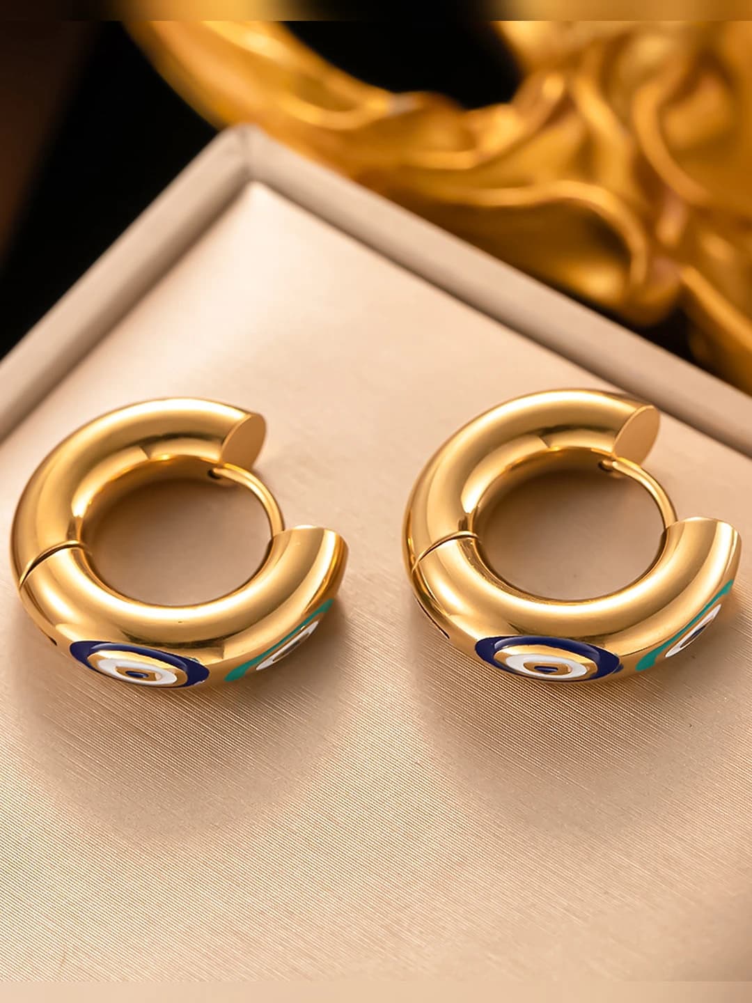 G3144 medium size earrings gold