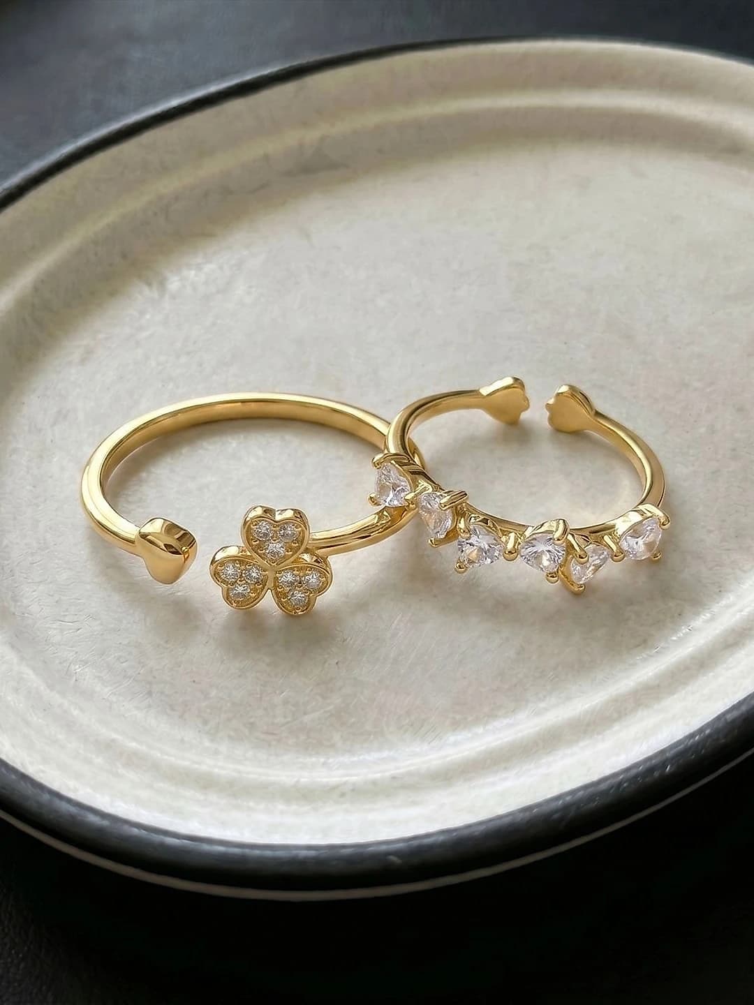 Women's geometric zircon ring in light luxury style