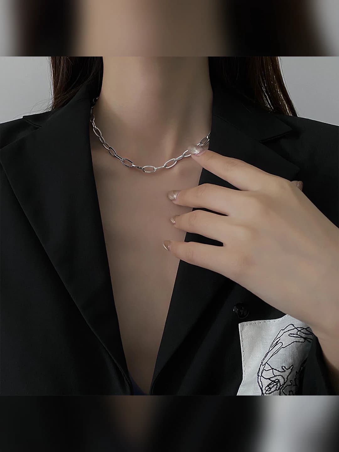 Cropped titanium steel chain for women and men, geometric design, simple cross-link chain in hip-hop style