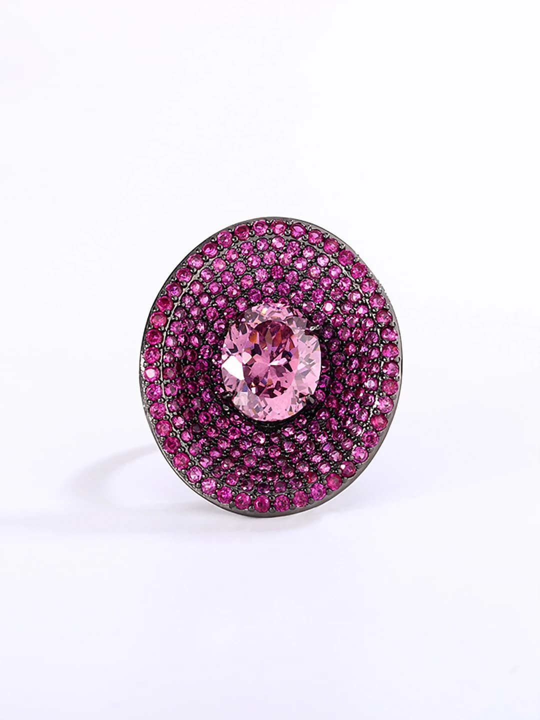 Black-gold, bird's nest cut, dried rose