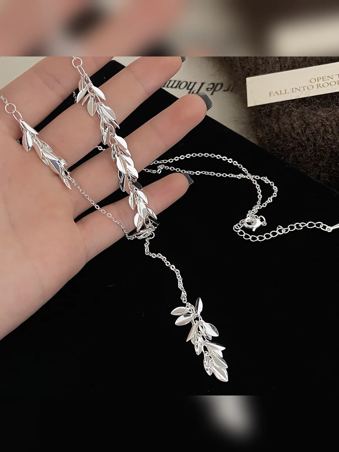 Metal leaf pendant necklace, gold plated B-329