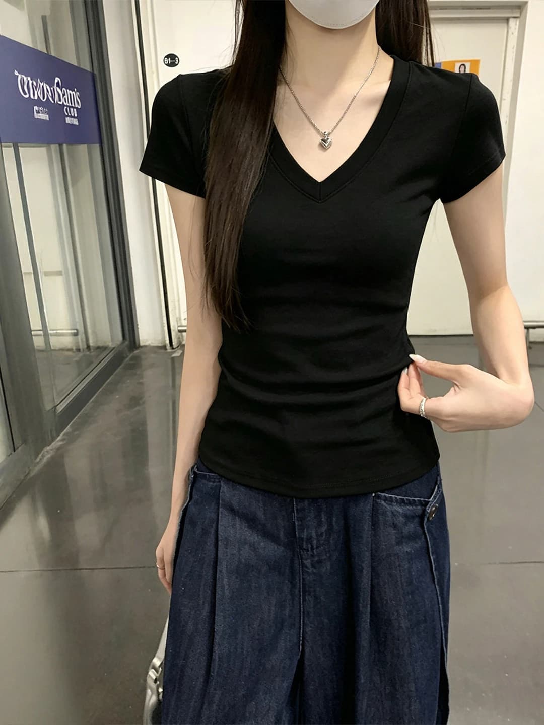 Women's V-neck short-sleeve t-shirt, solid colour, regular fit, 90-95% cotton, casual style