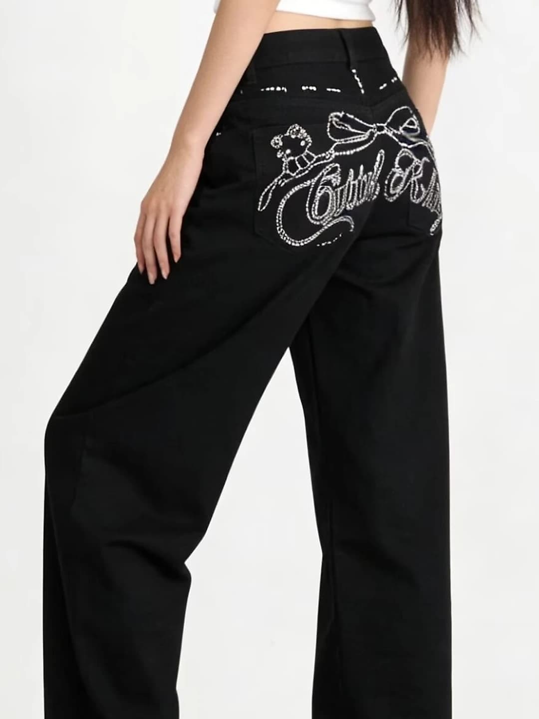 Ayollar uchun retro uslubdagi keng va klesh jinsi shimlar, baland bel, bo'sh (oversize) kesim, nozik ko'rsatadigan, elastik, dazmol talab qilmaydi, 2026 bahor-kuz