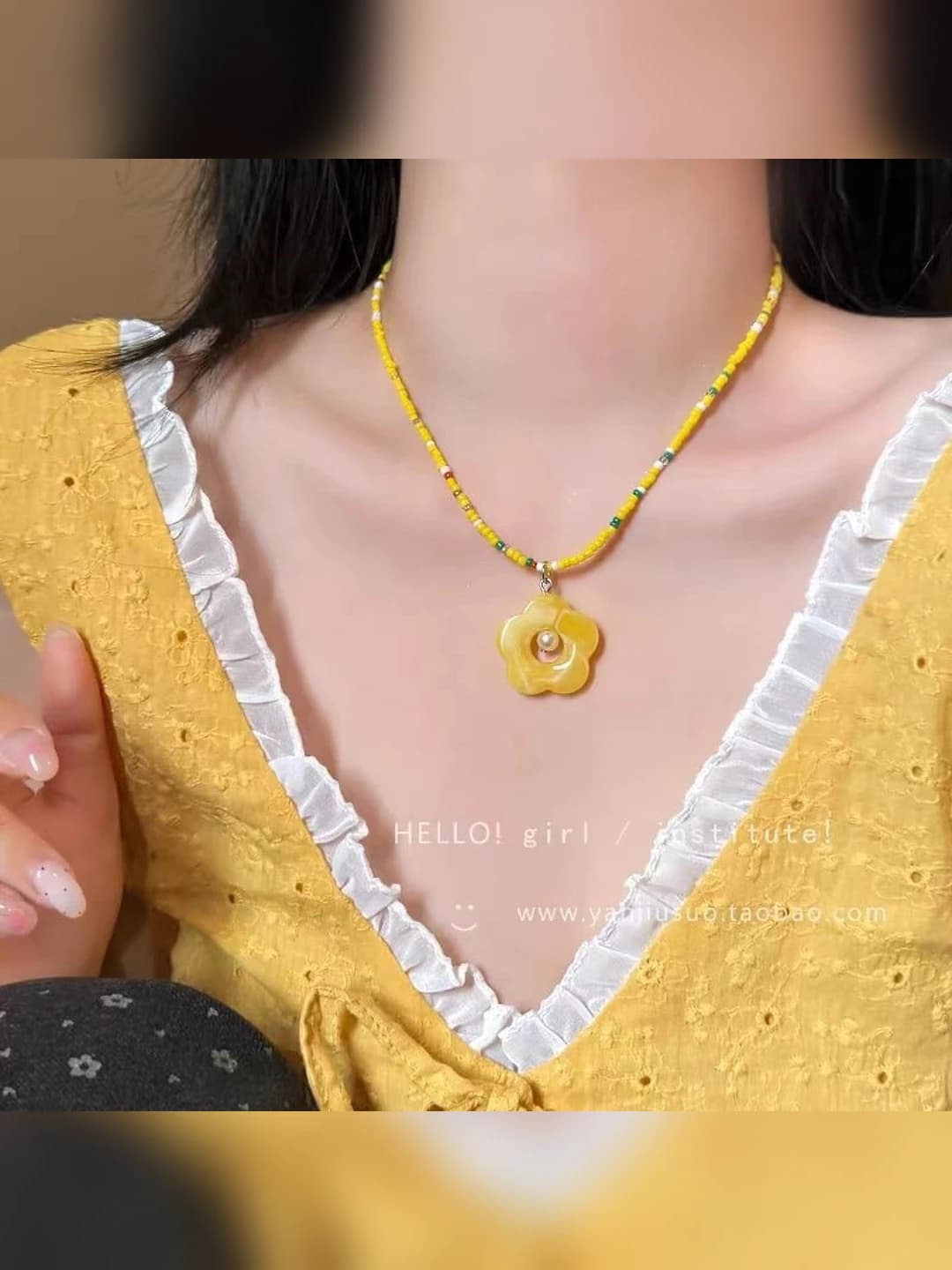 2# Зеркальный бусами с жёлтыми цветами