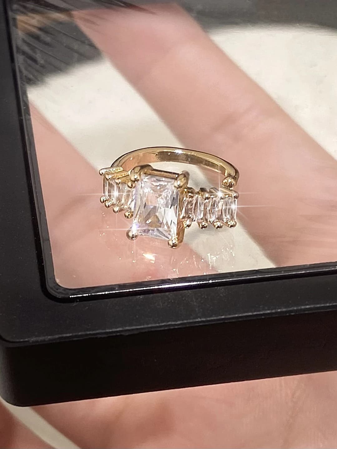Gold large zircon ear clip