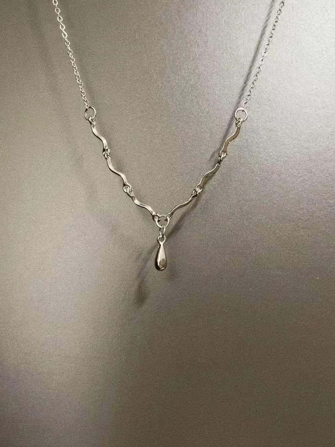 Серебряное ожерелье-капля