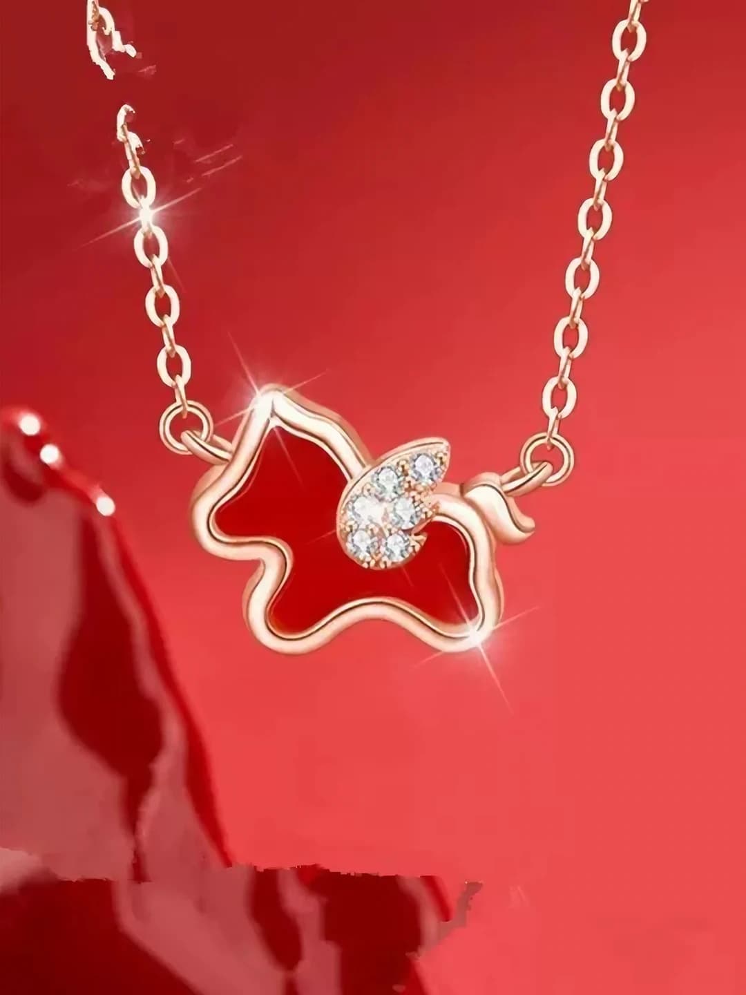 M905 Small red horse wings pendant