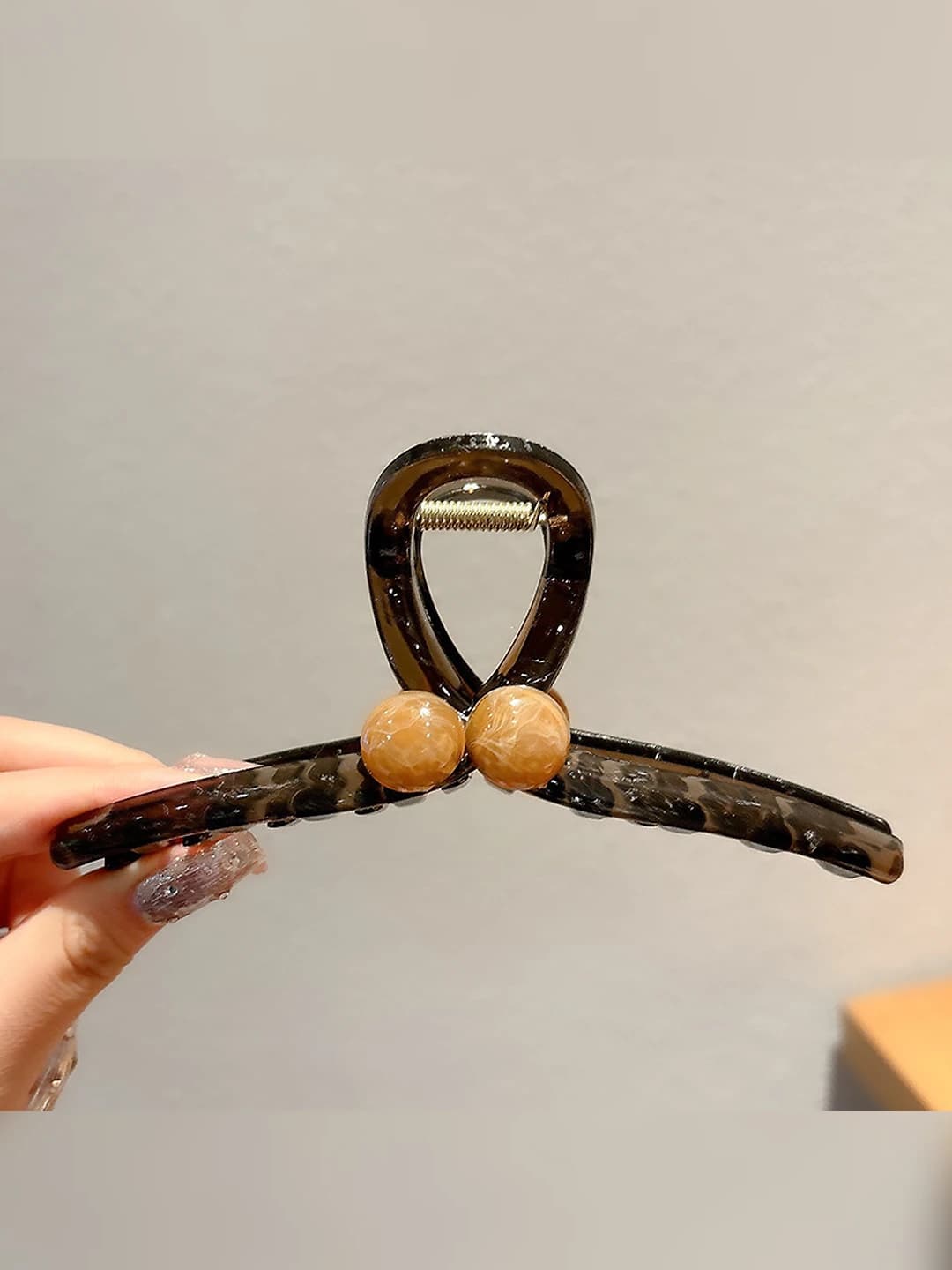 8# Amber glossy pearl clip 15cm