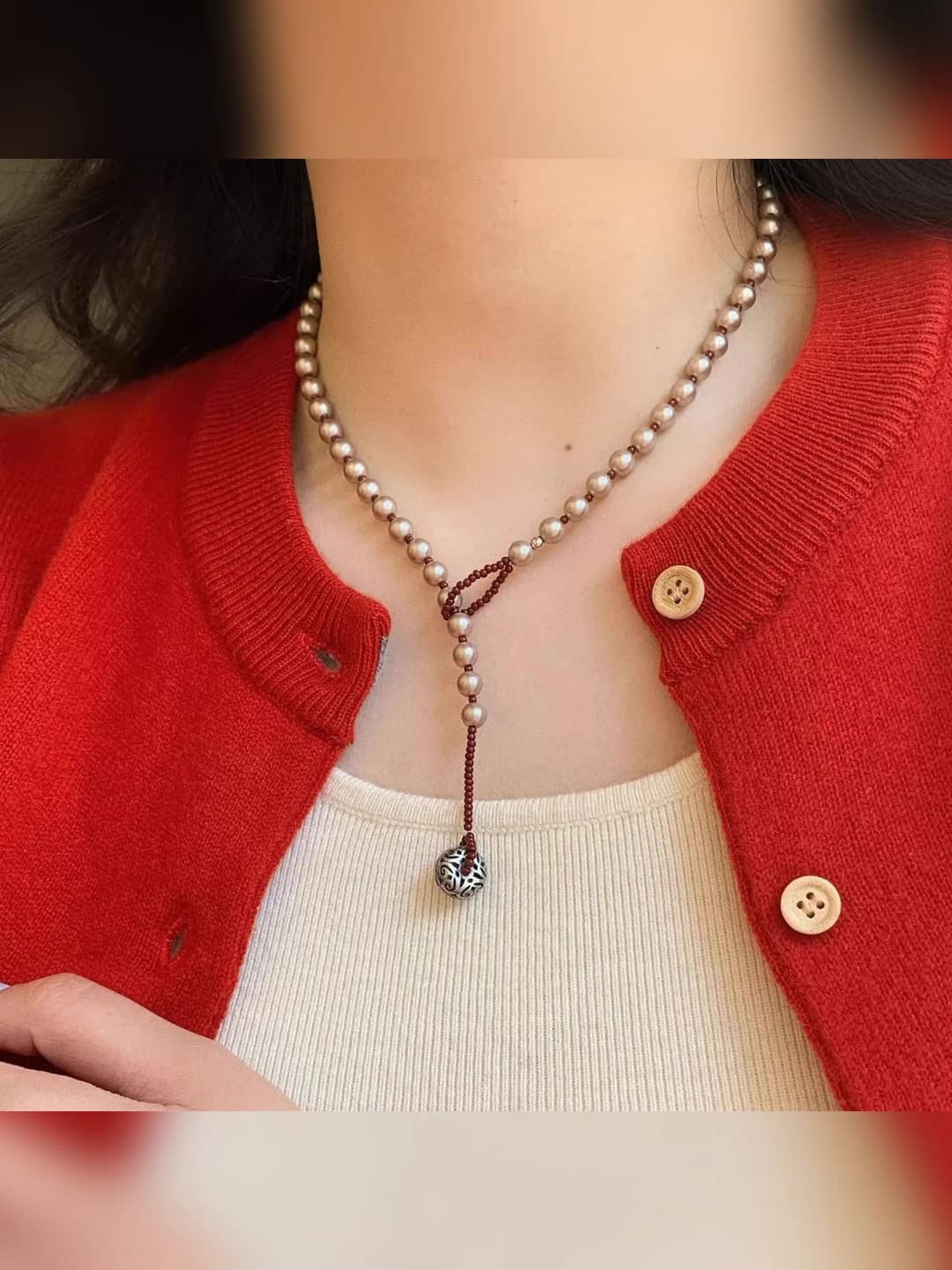 Pearl necklace with safety buckle