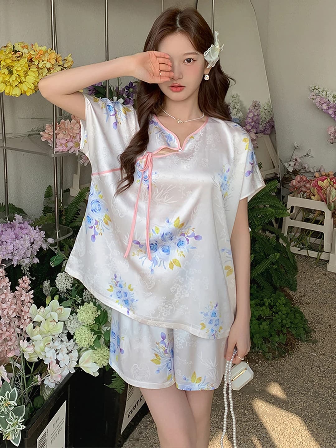 Ayollar uchun yozgi muz-ipak mato pijama to'plami (ko'ylak va shorti), yupqa, dumaloq yoqa, kalta yeng, uy kiyimi, tashqarida kiyilishi mumkin