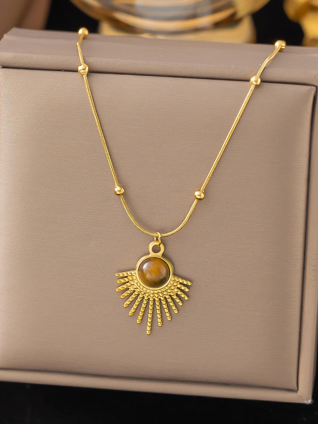 XLH358, fan-shaped, gold