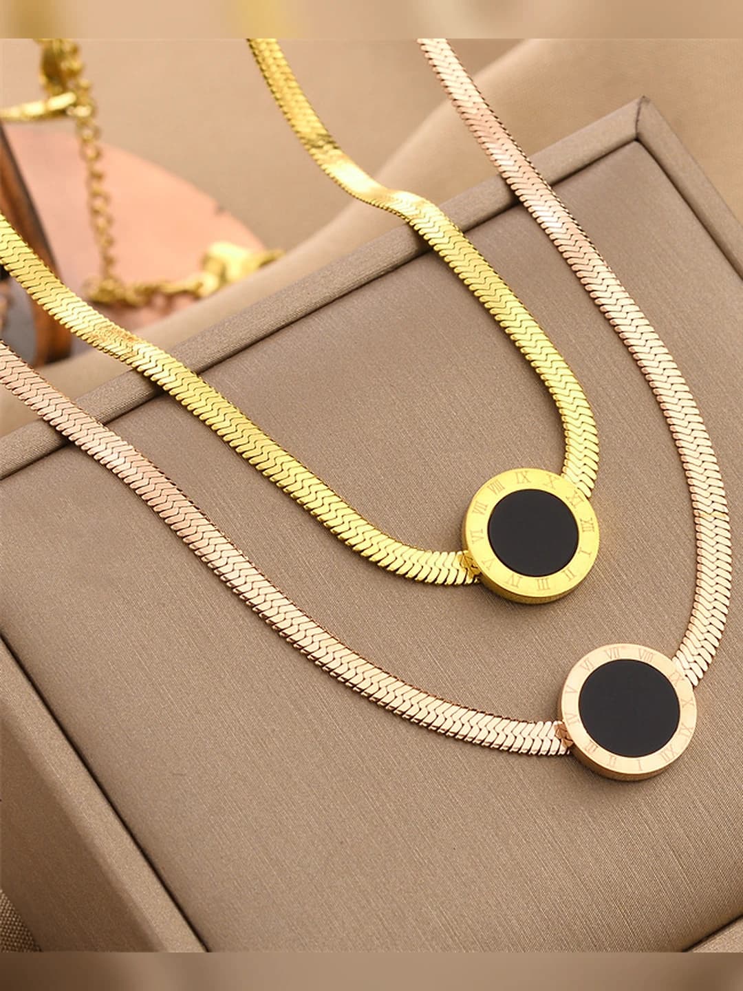 Women's titanium steel clavicle chain with Roman numerals, Korean style, design element: sweet-cool