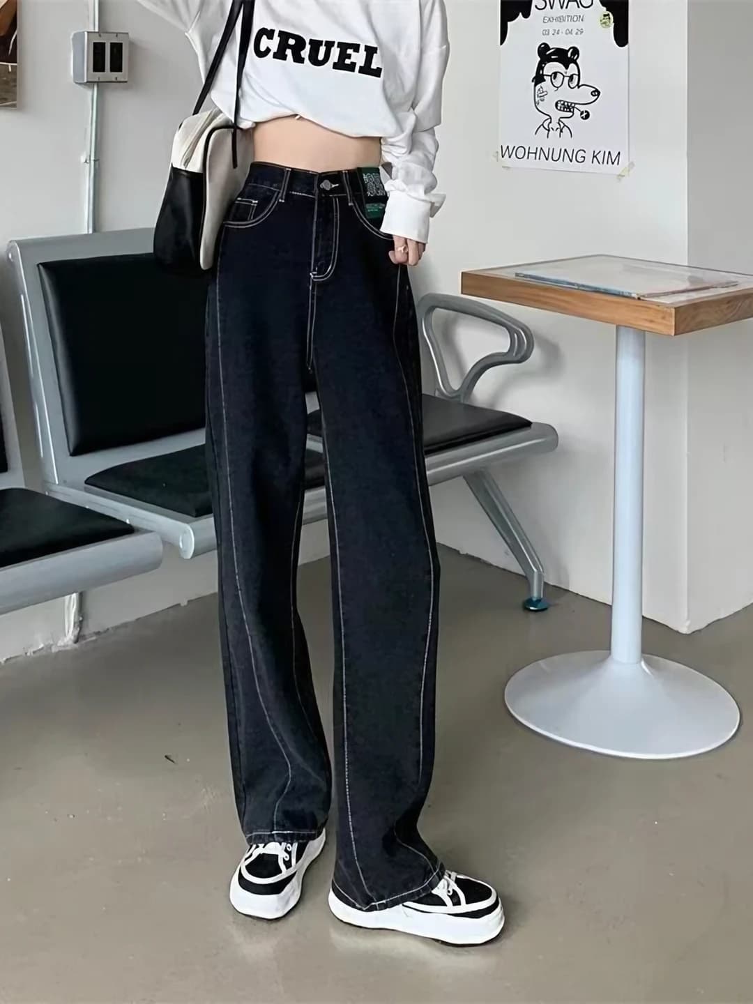 Ayollar uchun keng va klesh jinsi shimlar: baland bel, to'g'ri kesim, nozik ko'rsatadigan, bo'sh (oversize), issiq astarli emas, dazmol talab qilmaydi, elastik, erta kuz uchun