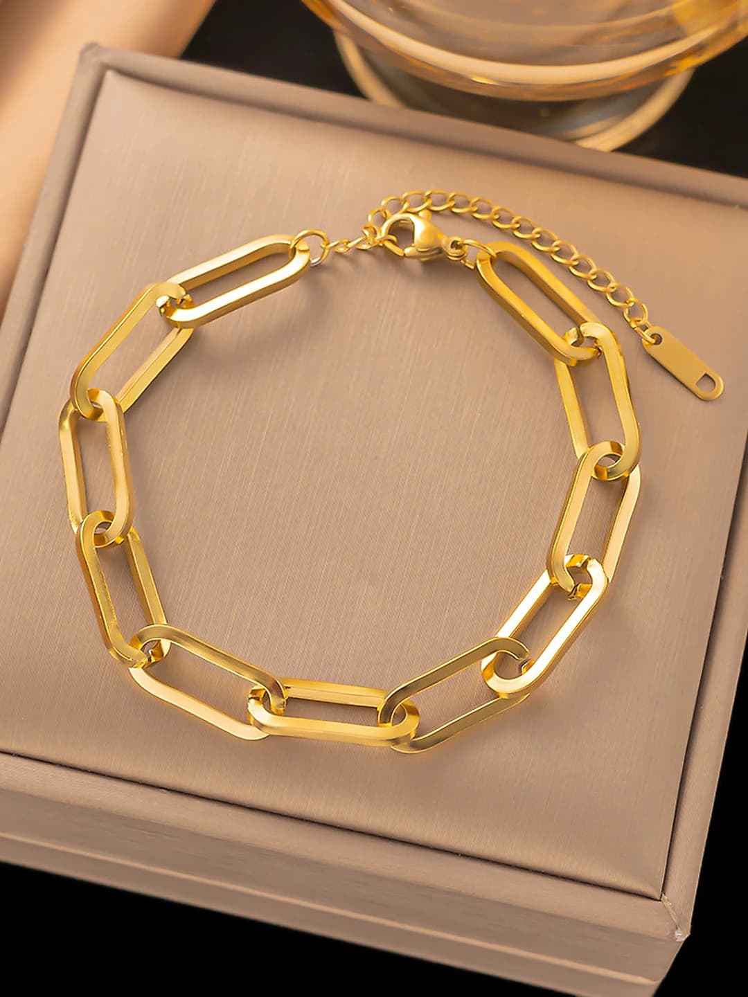 Thick cross chain, gold