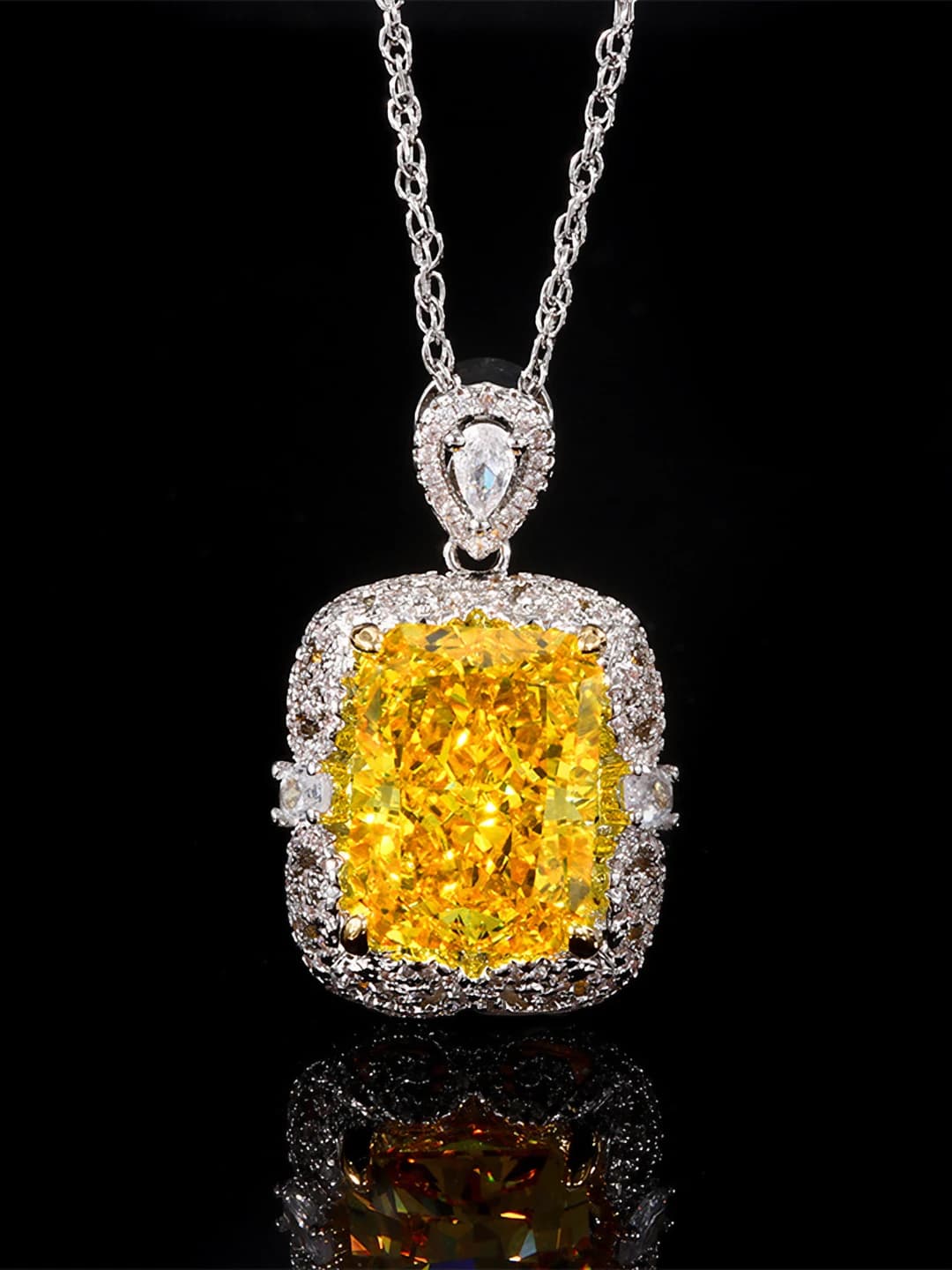 Ice cut, yellow, twist chain