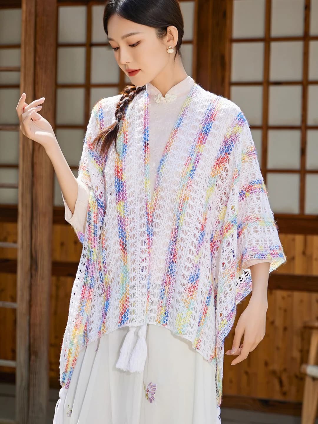 Ayollar uchun kuzgi trikotaj kardigan: bo'sh (oversize) fit, issiq saqlaydigan, naqshli, fringli