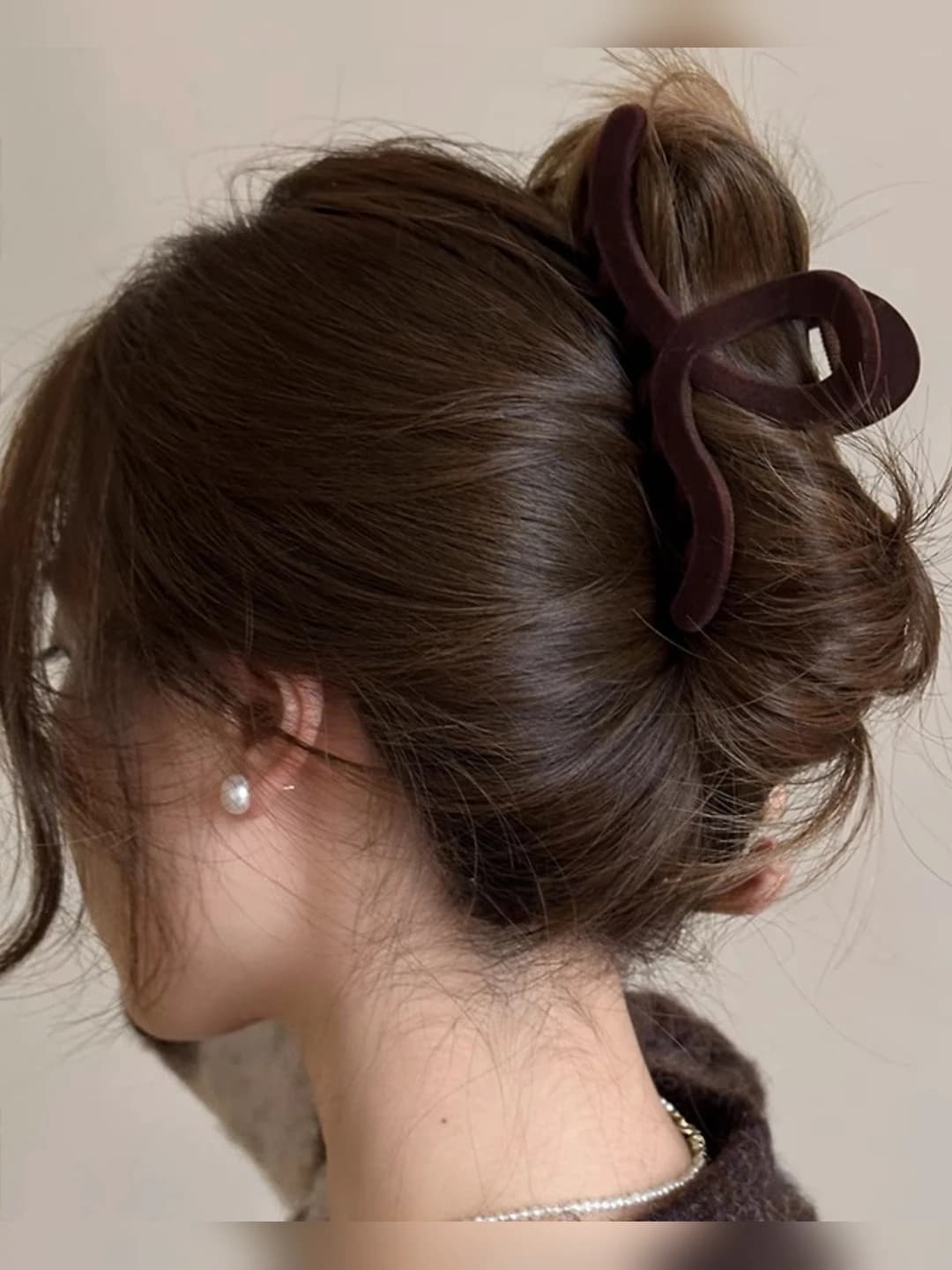Women's autumn-winter large velvet wavy hair claw clip with premium design