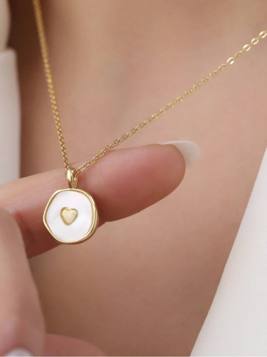Women's cross pendant necklace in zinc alloy