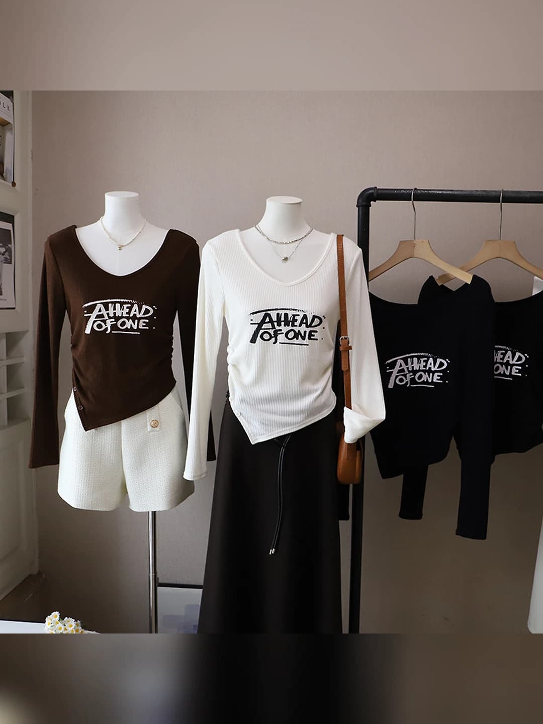 Women's Korean style t-shirt with V-neck, printed pattern, slim fit, long sleeve, casual