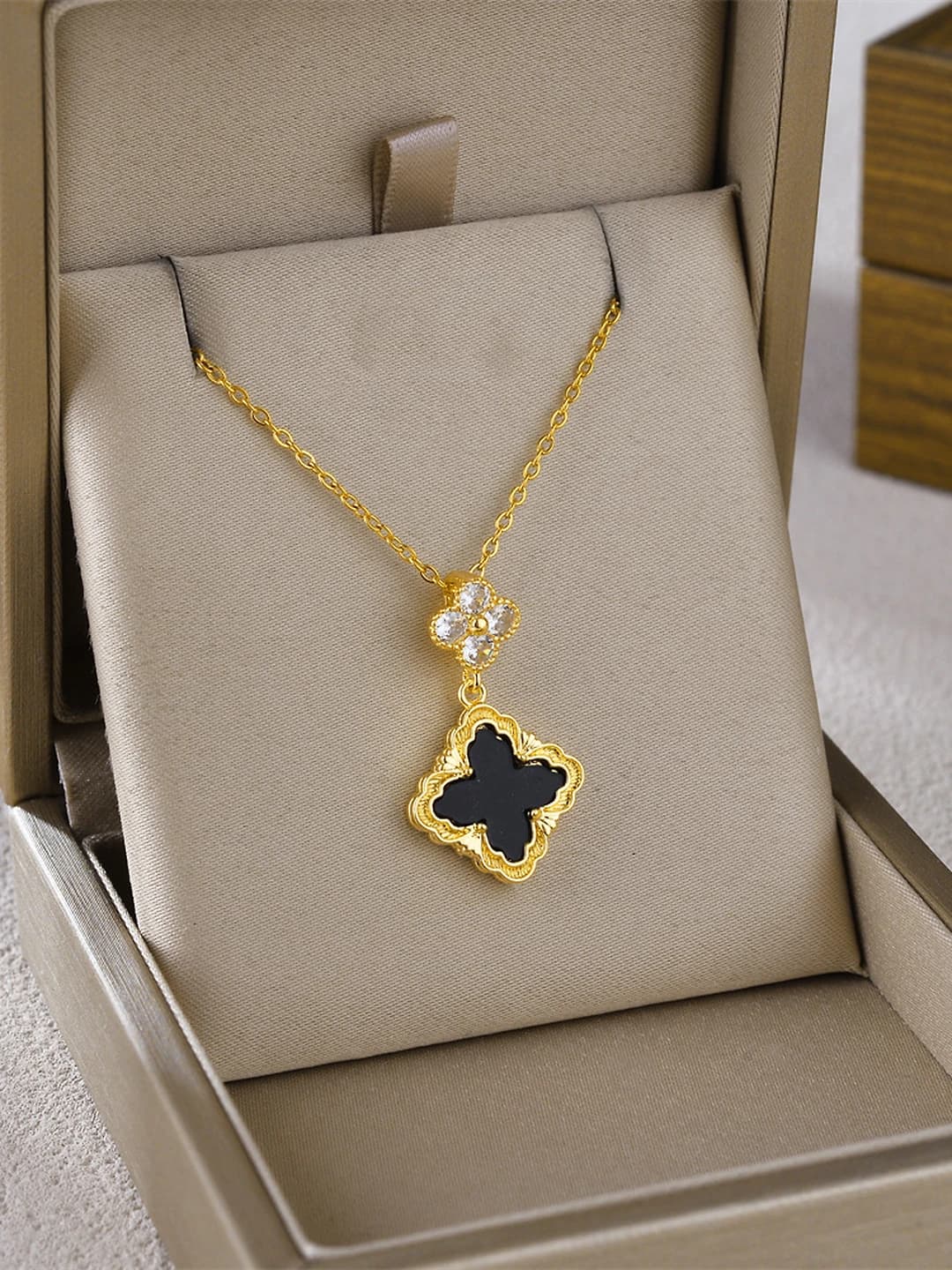 1050-Gold Black