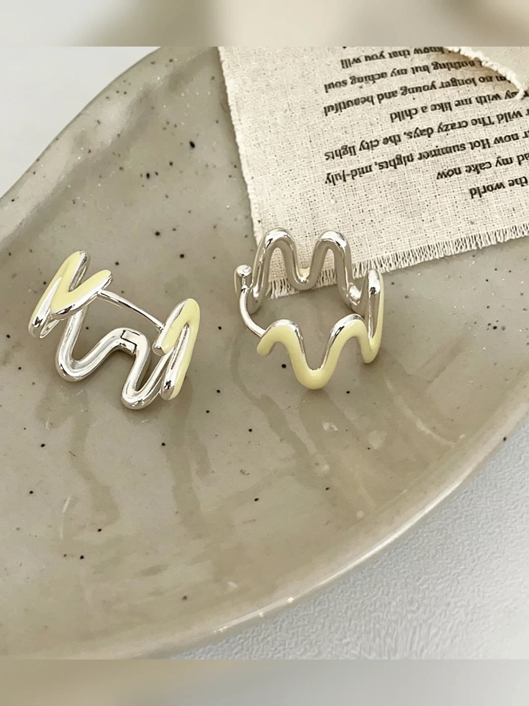 Yellow enamel, twisted