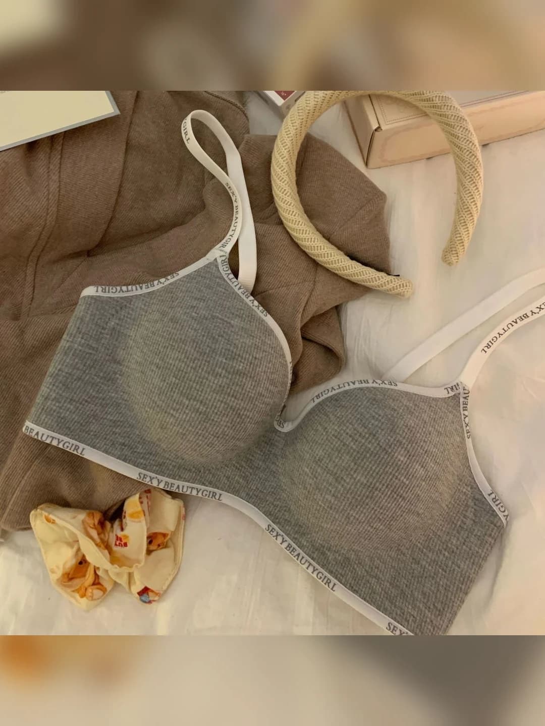 Grey patterned single
