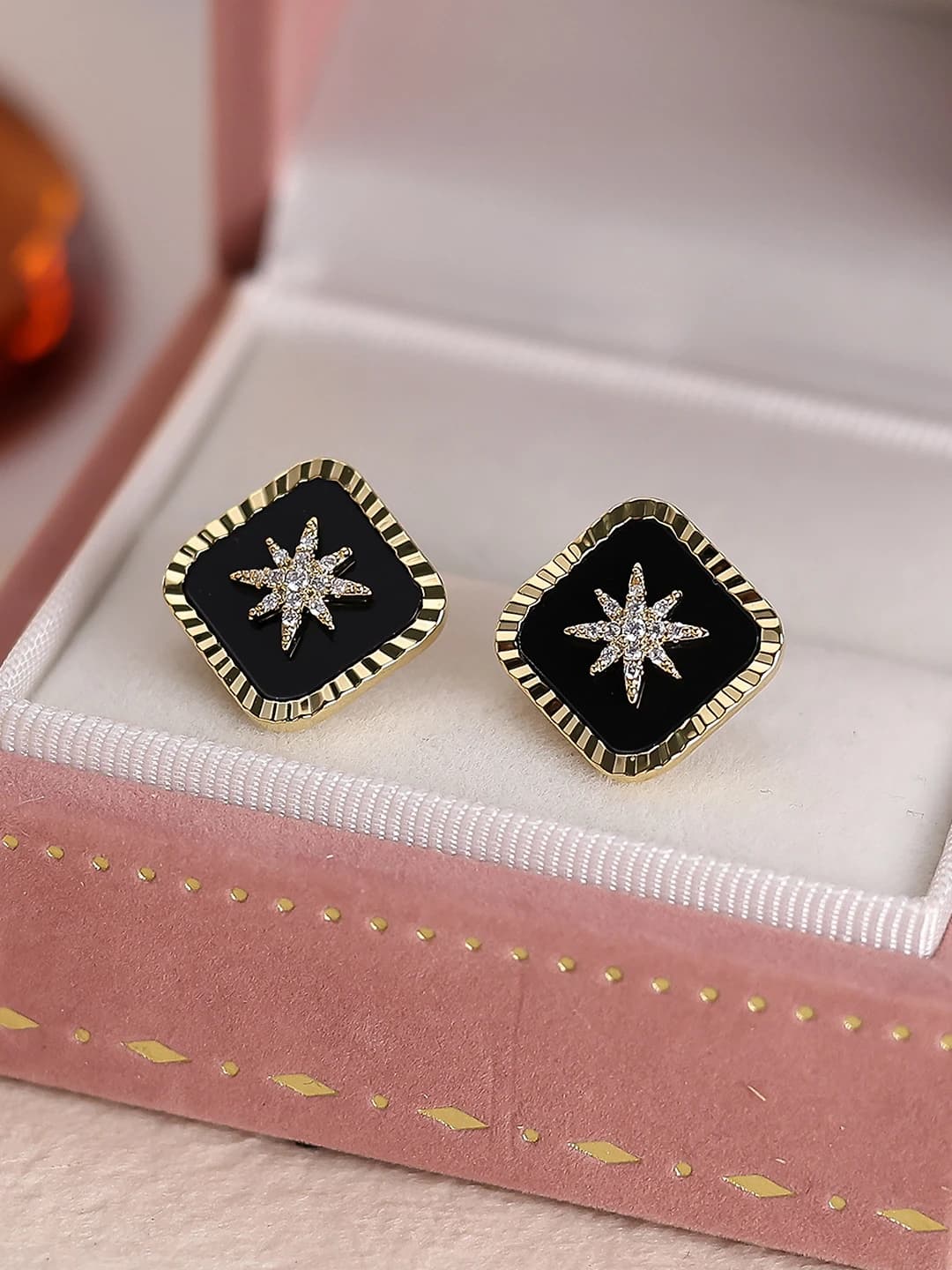 Women's French retro eight-pointed star earrings