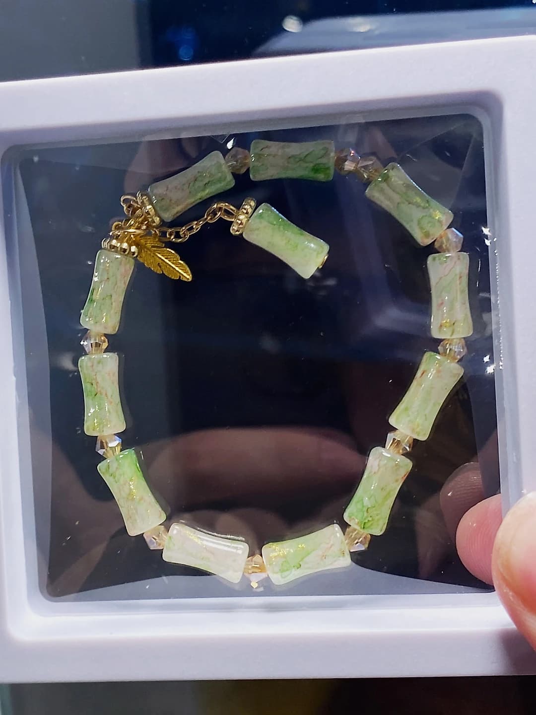 Light green bamboo leaf bracelet (box)