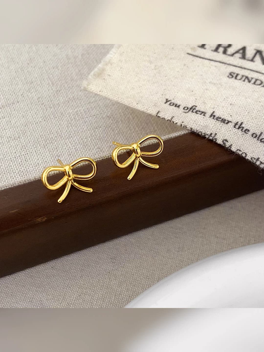A-1428-Gold bow stud earrings