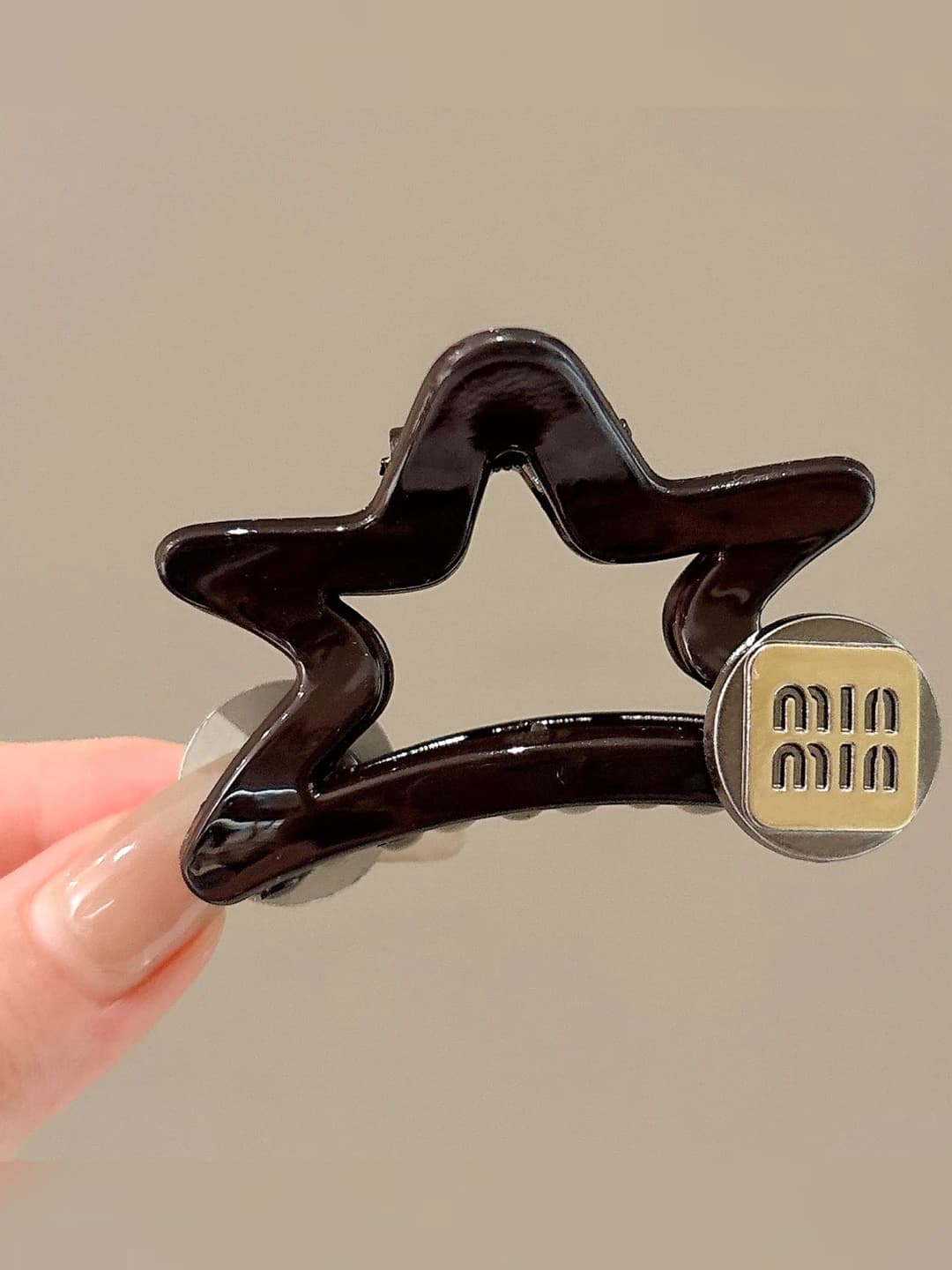 Chocolate brown ~6 cm