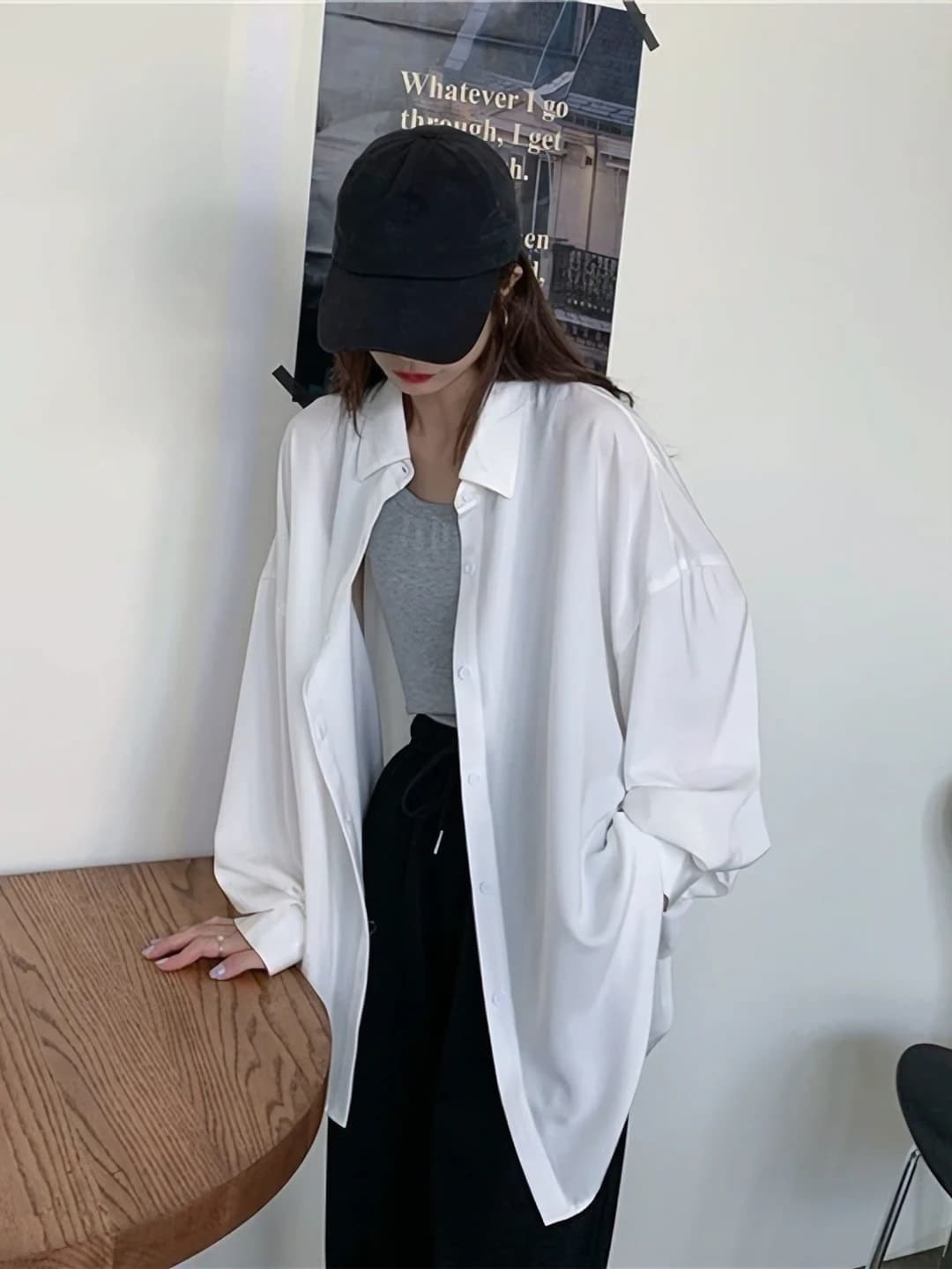 Ayollar uchun koreys uslubida bo'sh (oversize) uzun yengli quyoshdan himoyalovchi o'rta-uzun ko'ylak-shirt