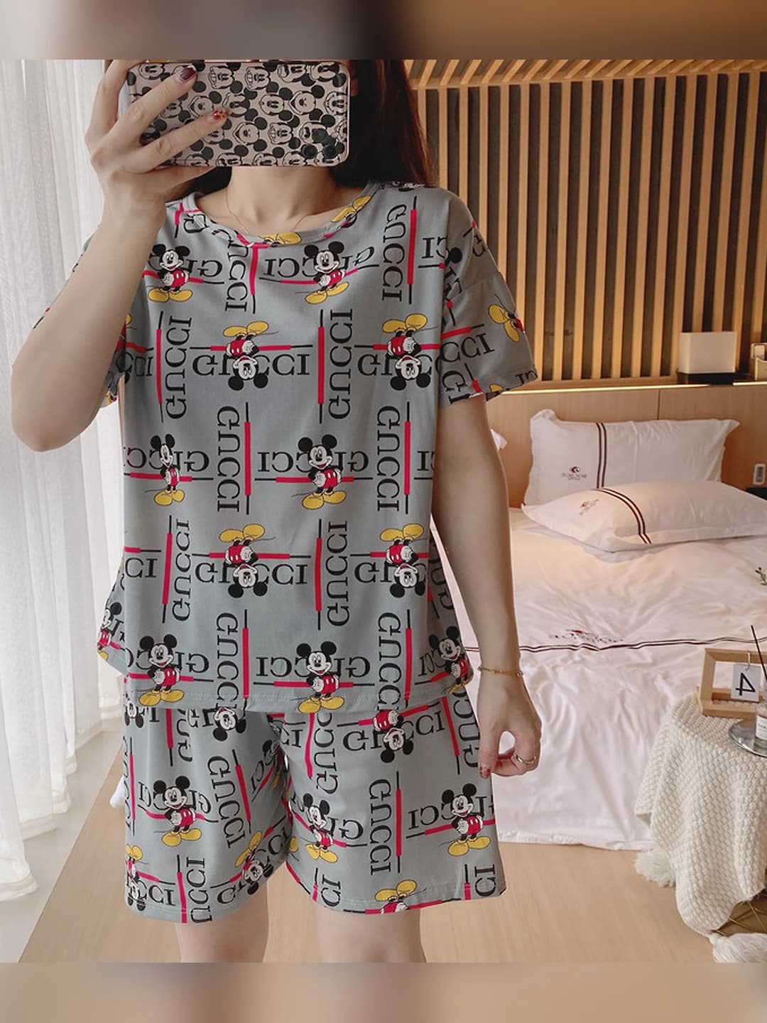 Qisqa yeng - Harflar Mickey