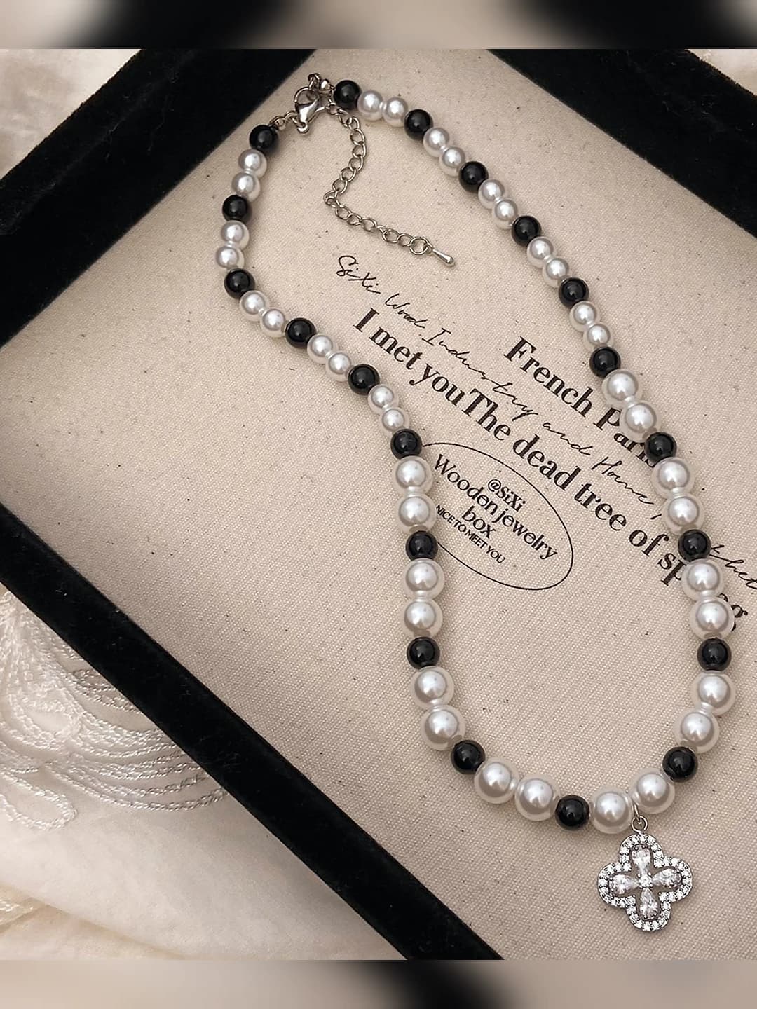 Zircon clover pendant, white pearl necklace B-397
