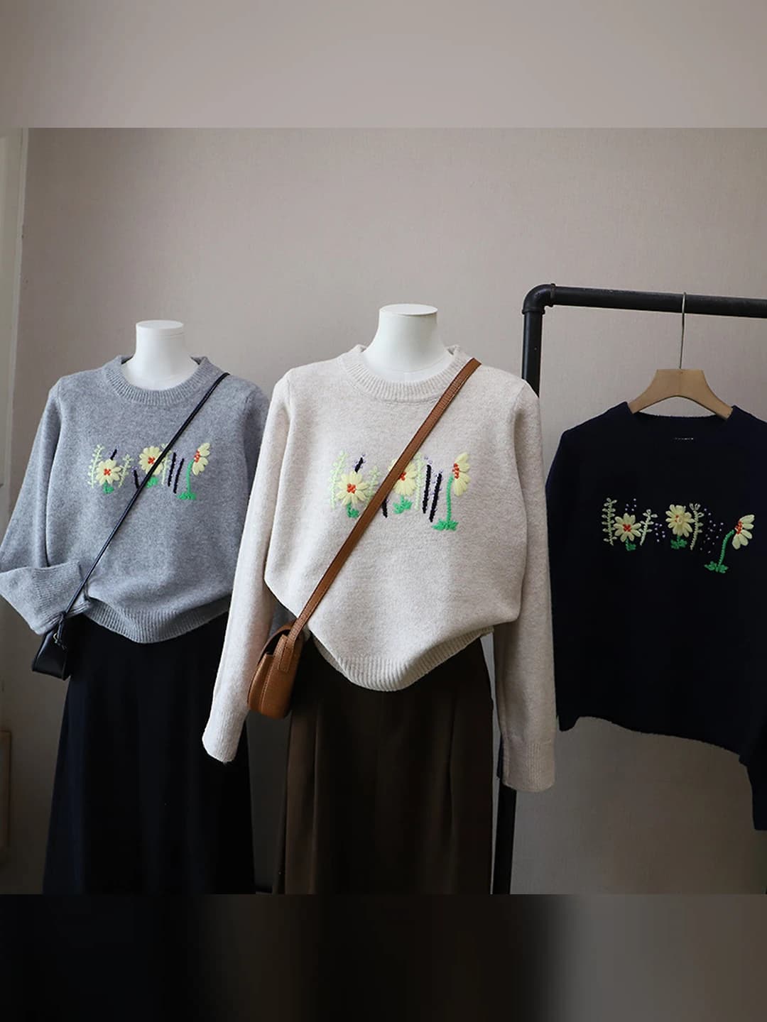 Women's 2026 autumn-winter crew neck sweater with floral pattern and slimming effect