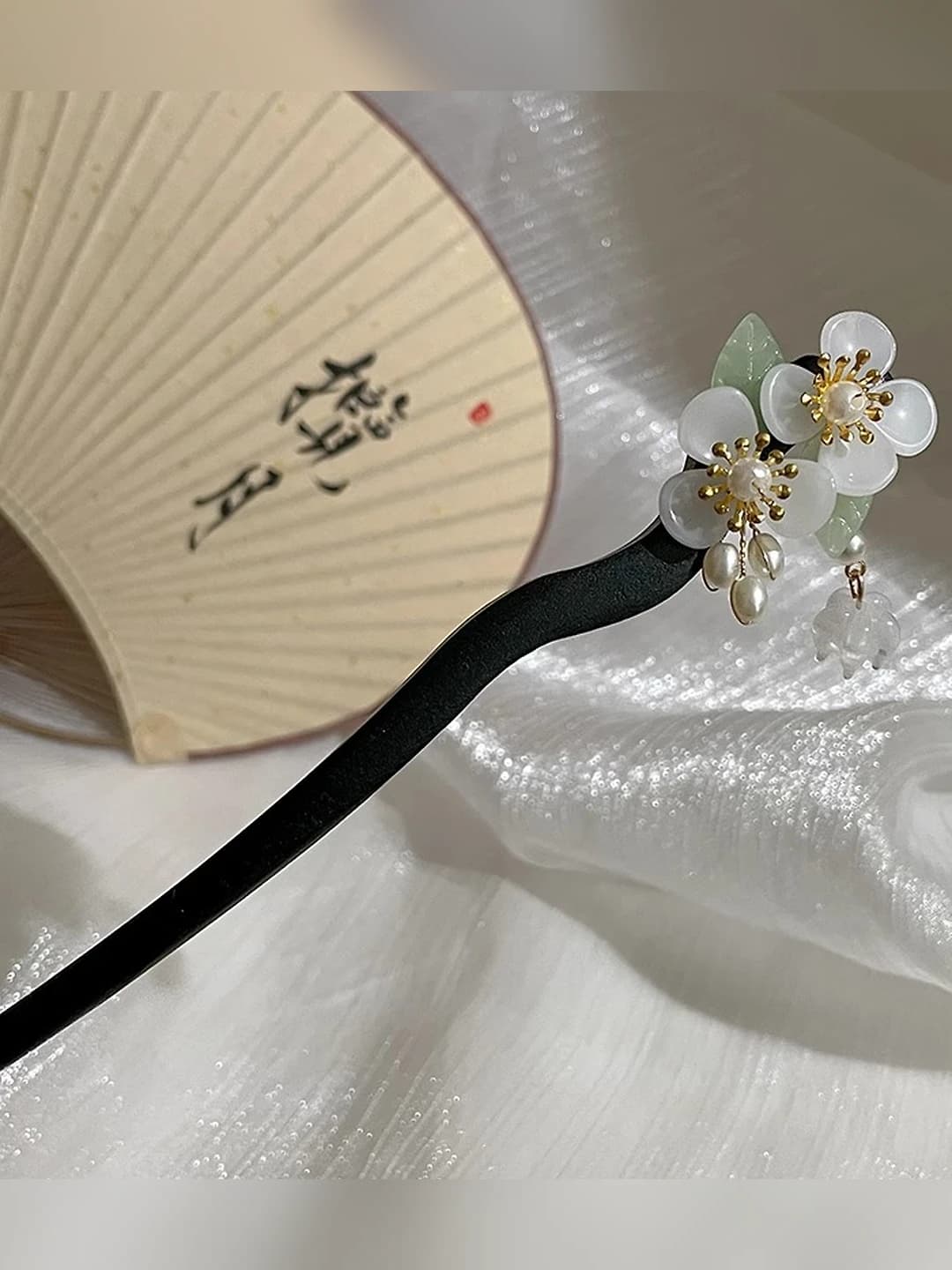 White jade double flower pendant, dragon hairpin