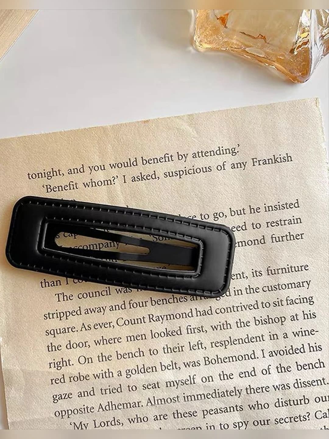 Black flyaway hair clip