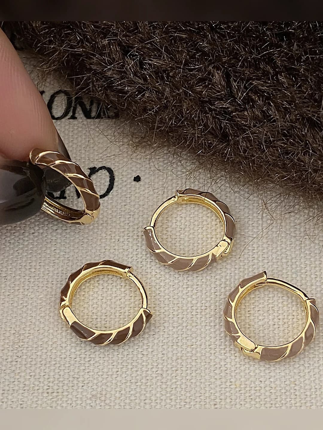 Women's geometric copper hoop earrings in simple style for autumn-winter