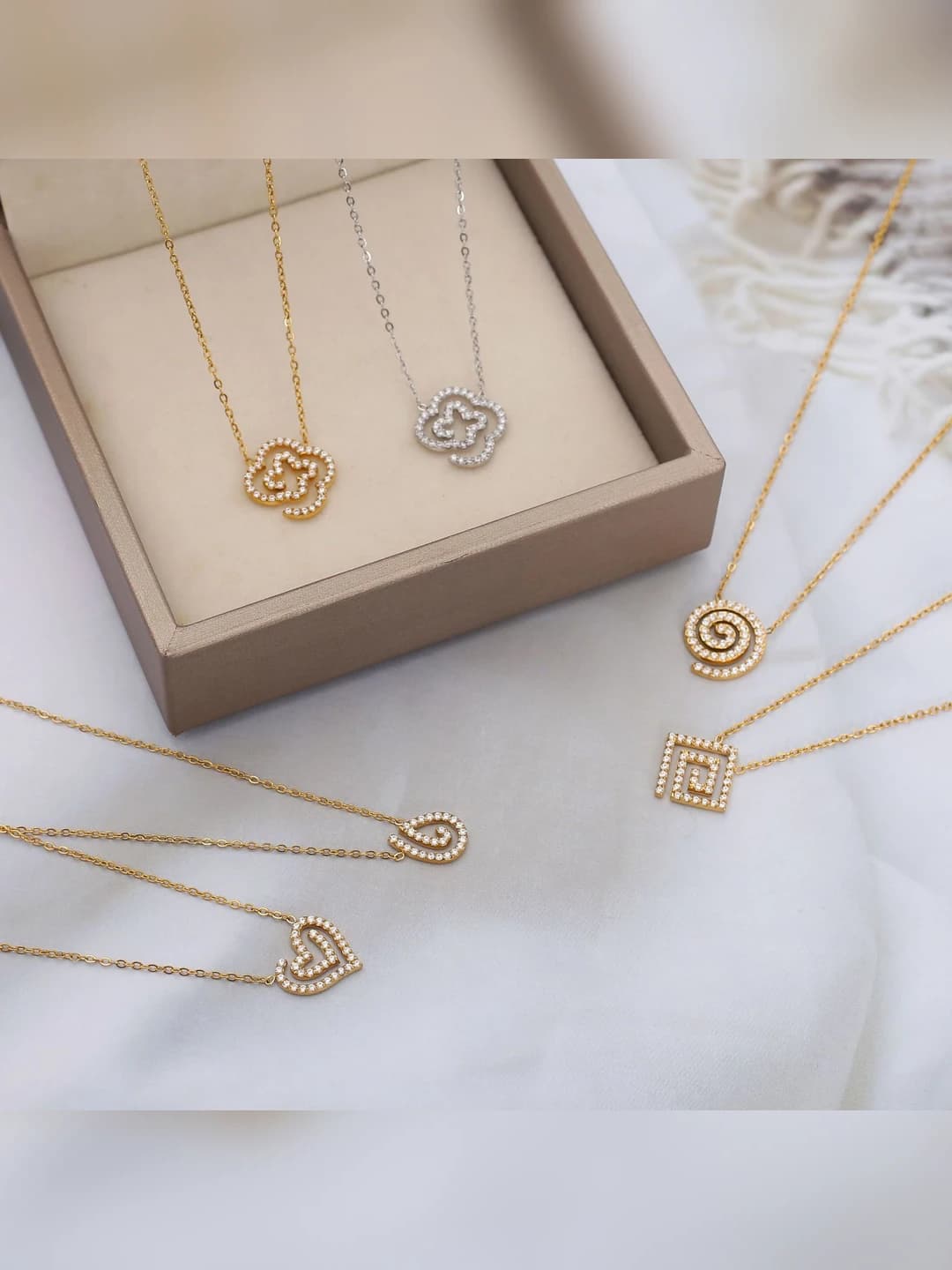Женское ожерелье из титановой стали с покрытием 18K, геометрической формы, с инкрустацией, многослойное, крестовая цепь, длина 21-50 см, вес 2.3 г, элемент дизайна: круг, овал, квадрат, стиль: люкс, тип товара: украшение, для кого: для женщин