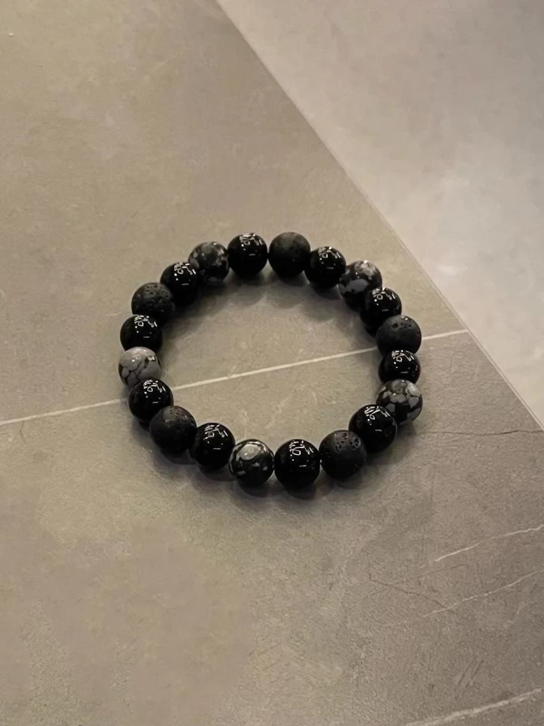 M813 Black