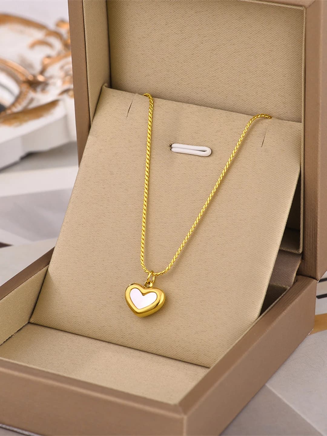 8934-Gold