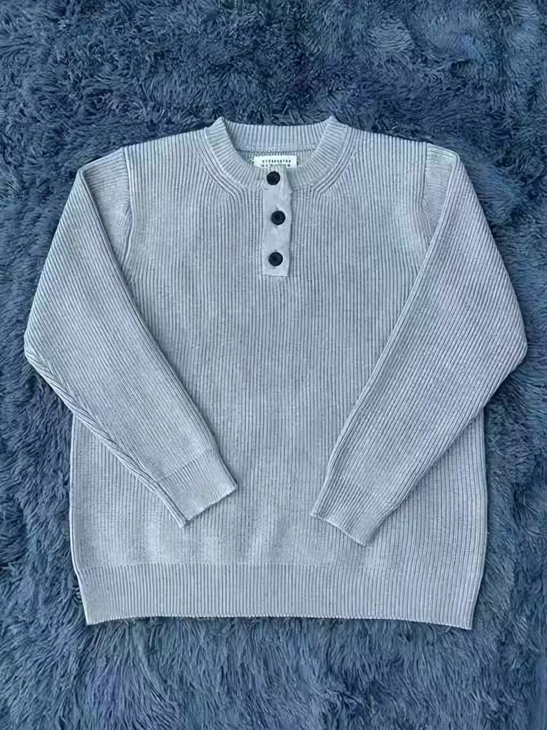 Light grey short